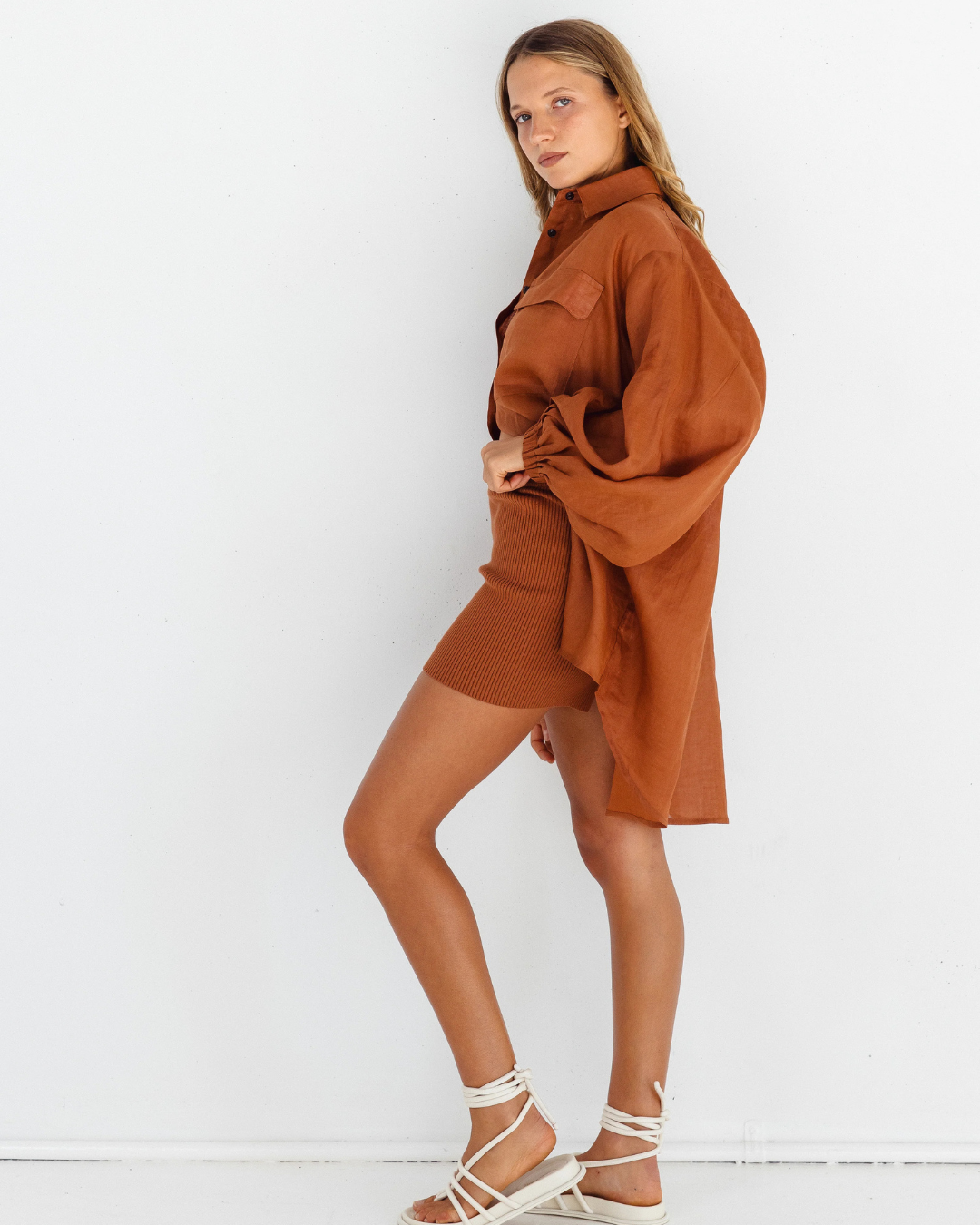 Camisa de Linho de Tamanho Grande para Mulher com Design Casual e Mangas Bufantes