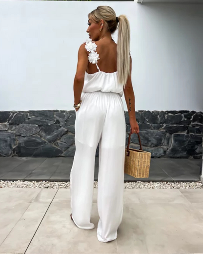 Macacão Comprido com Alças Florais e Decote em V para um Look Elegante e Descontraído