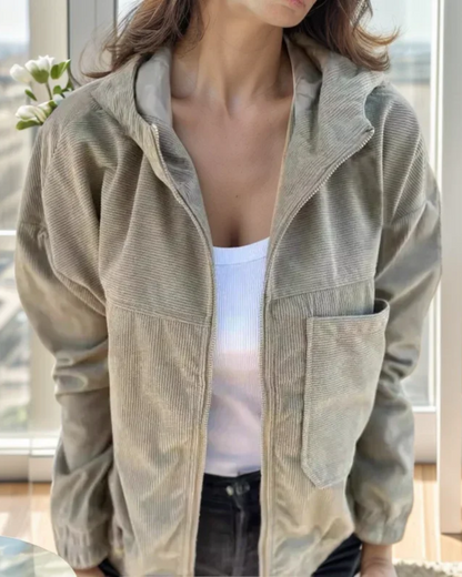 Casaco intemporal com capuz para mulher