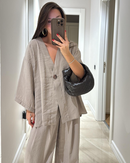 Conjunto Casual de Duas Peças com Gola em V e Calças