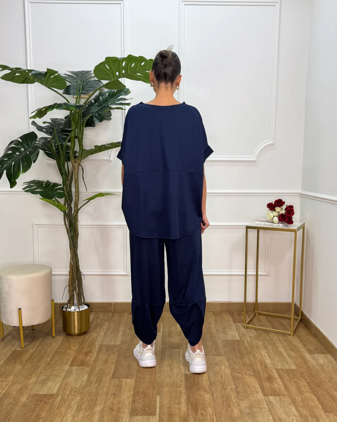 Conjunto de camisa e calças largas para mulher