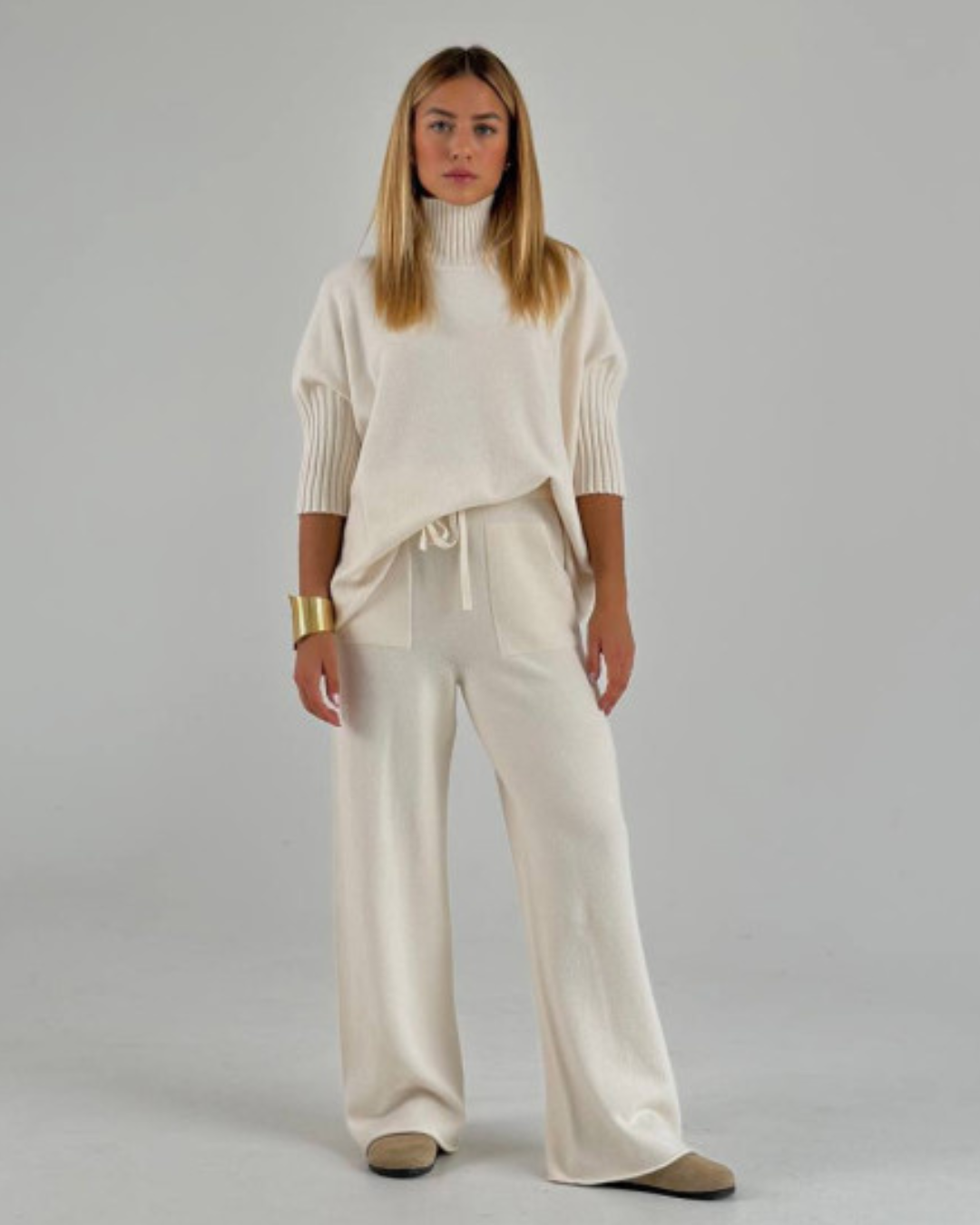 Conjunto de Malha para Mulher com Mangas a Três Quartos e Design Elegante