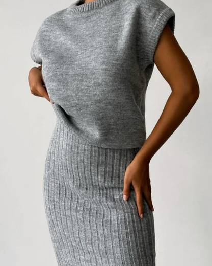 Conjunto de top sem mangas e saia longa justa para mulher