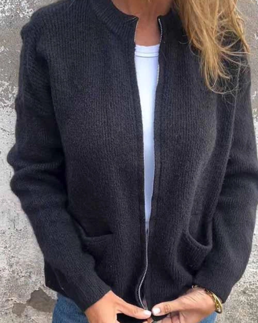 Casaco Curto de Malha Grossa para Mulher com Fecho de Correr e Corte Descontraído