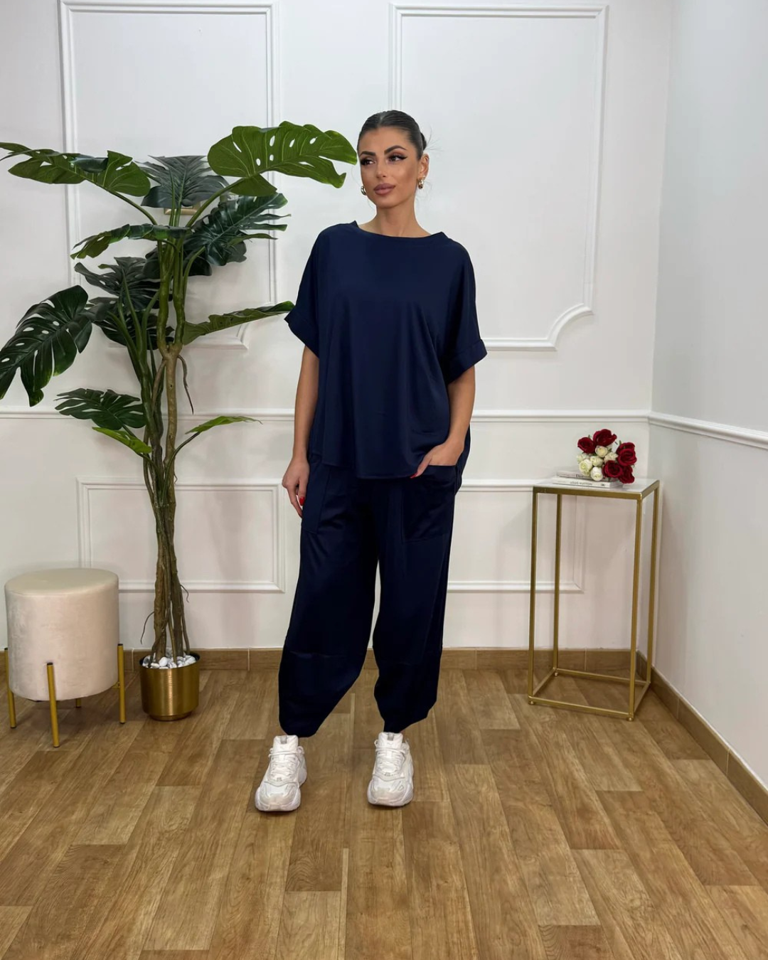 Conjunto de camisa e calças largas para mulher