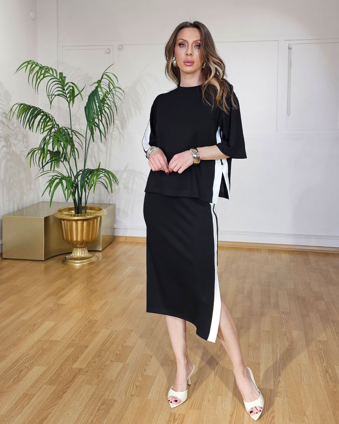 Conjunto de camisa com manga média e saia de cintura alta para mulher