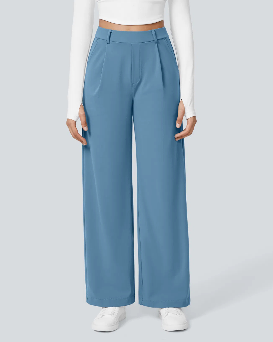 Calças largas em tecido elástico com um corte confortável e um estilo versátil