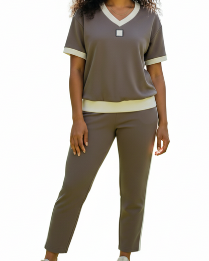 Conjunto elegante de top e calças com decote em V