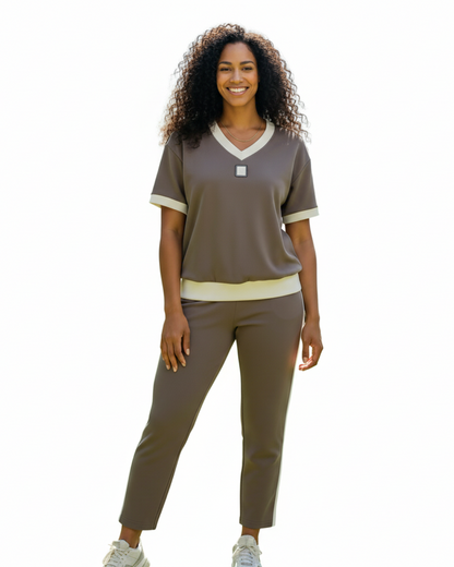 Conjunto elegante de top e calças com decote em V