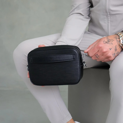 Bolsa de ombro em couro sintético com bolso frontal para homem